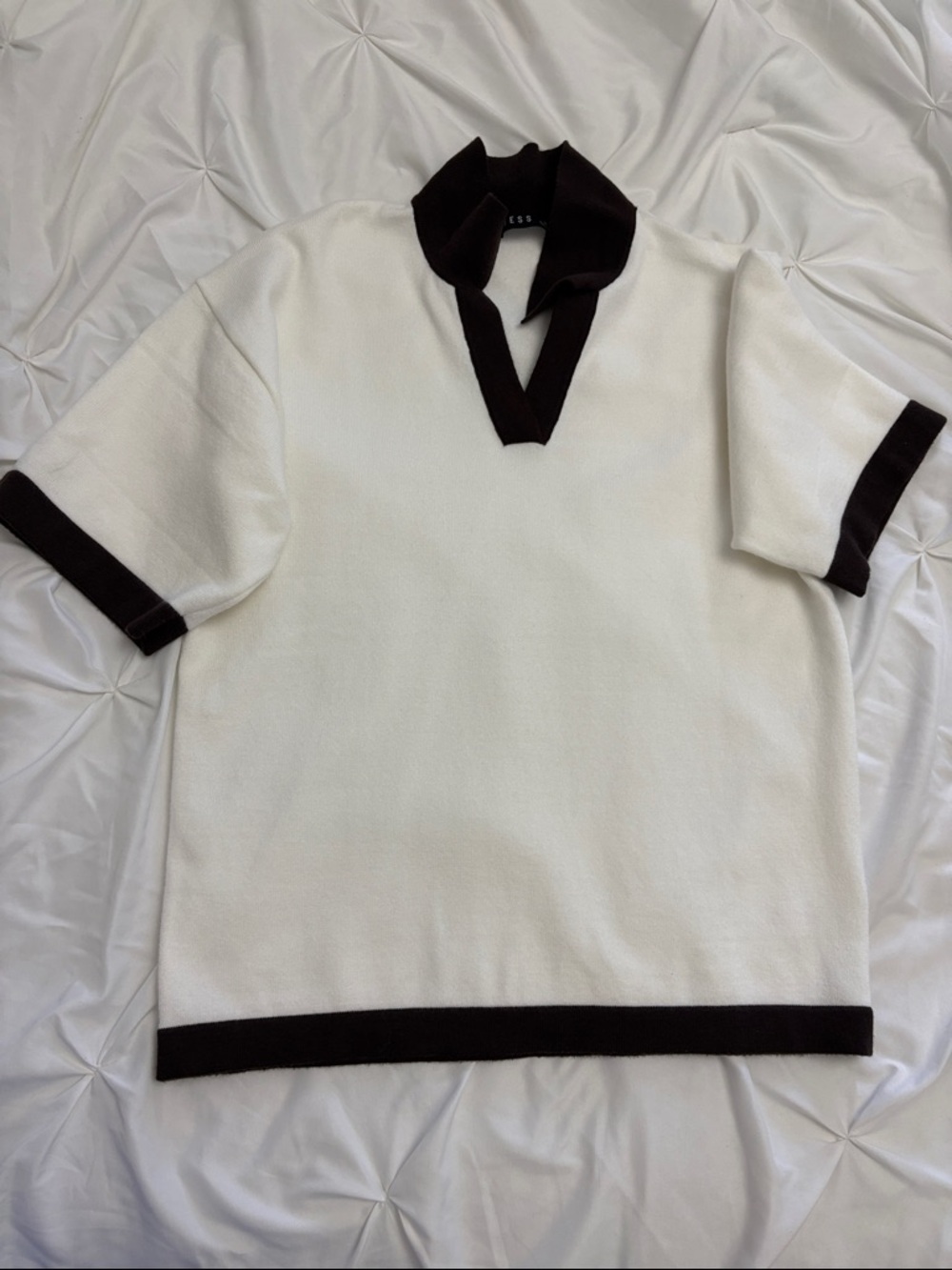 Lioness White Top with Dark Brown Collar - Picture 4 of 7